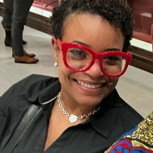 Meet your Posher, Demi